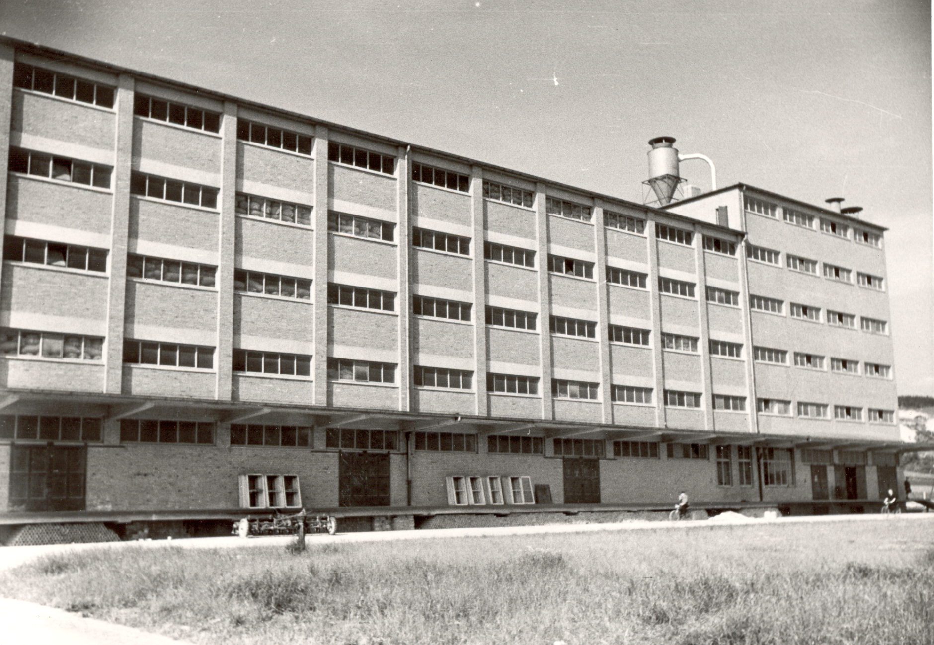 Первое построенное производственное здание в Айнбеке