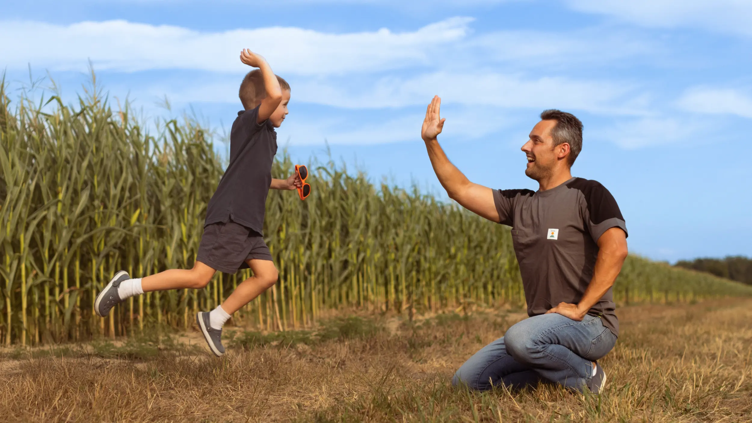 Plus4GRAIN MORE Growth KWS Corn Landscape Father and Son