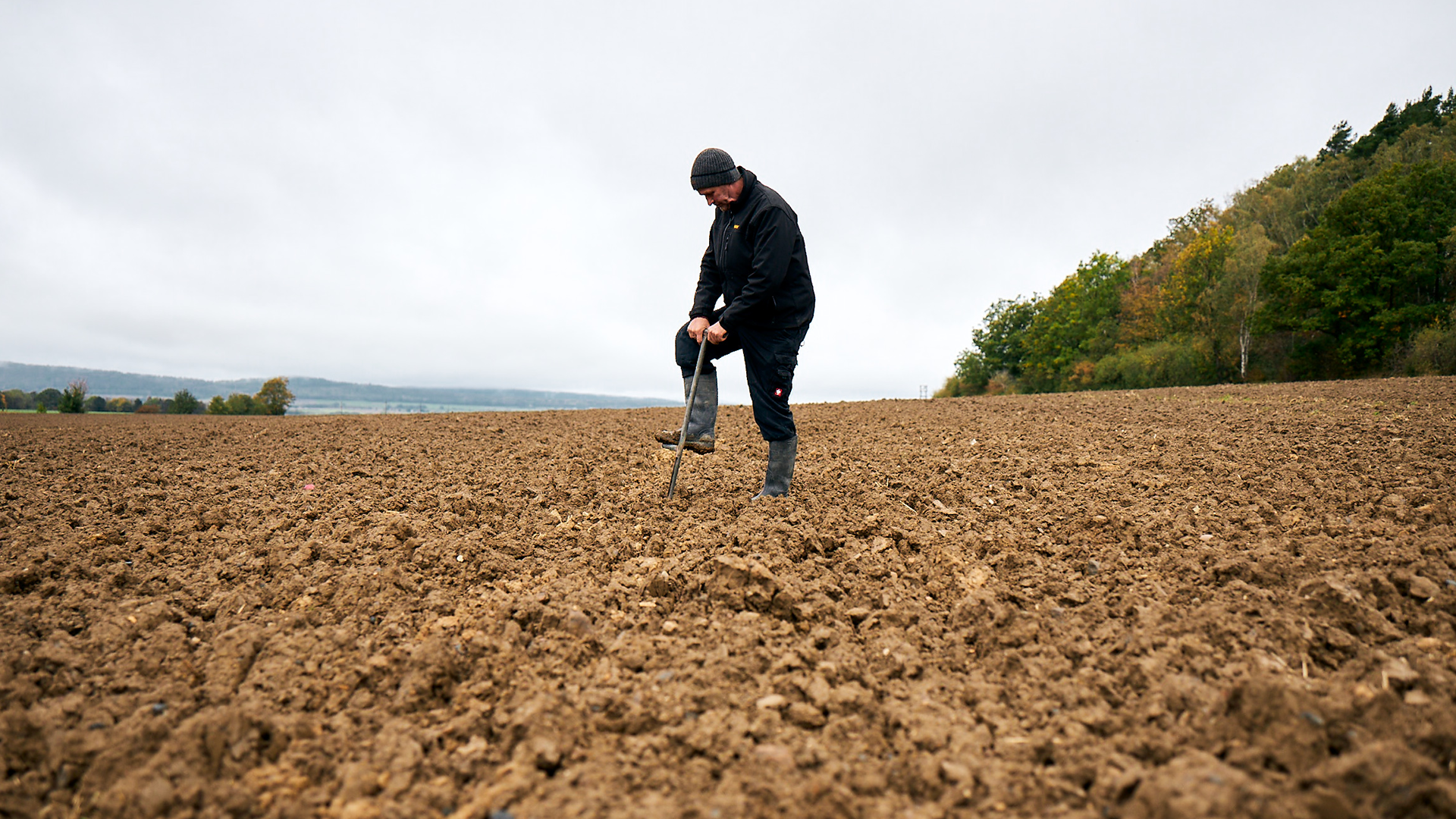 BP_01-SeedSpecialist_Man_Soil.png