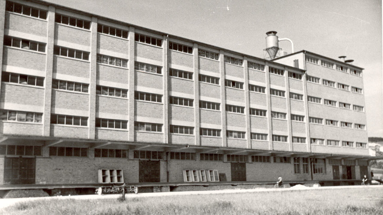 Первое построенное производственное здание в Айнбеке
