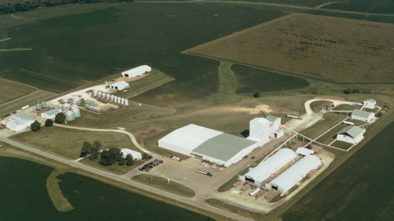Aerial view of AgReliant facilities in Elmwood, Illinois
