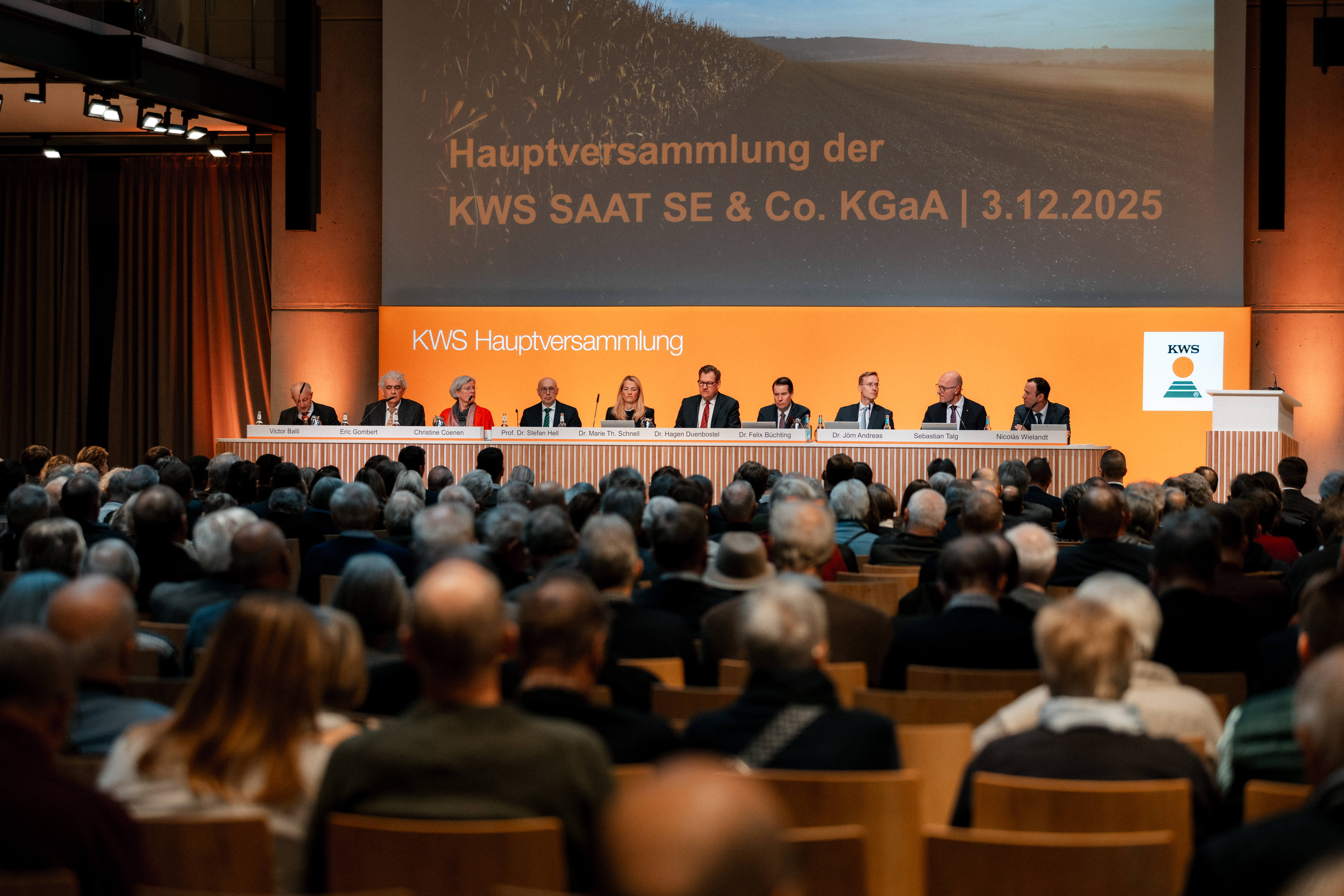 2025_12_03_kws_hauptversammlung_podium.jpg