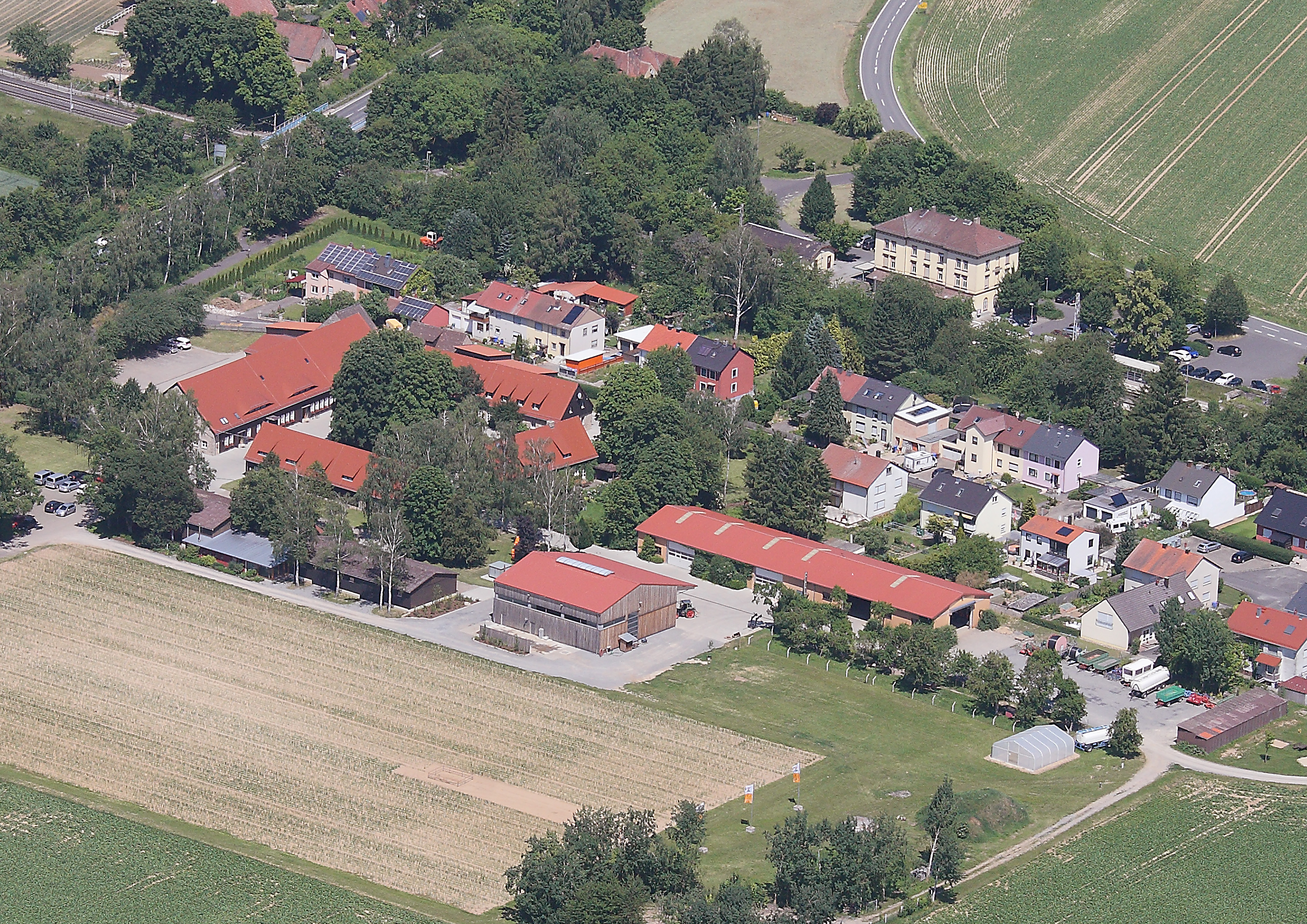 Luftaufnahme der KWS Zuchtstation in Seligenstadt