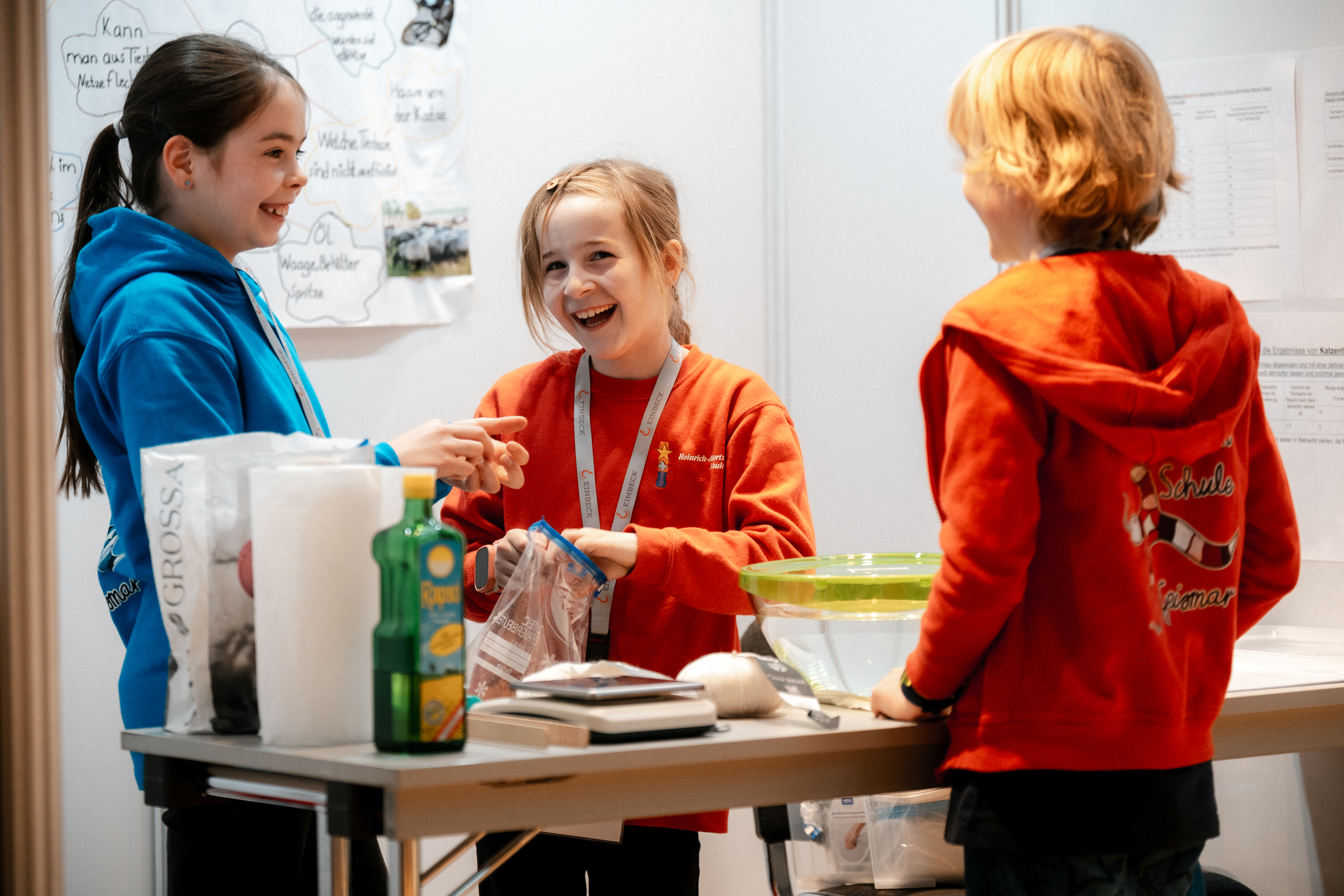 Ausstellungstisch bei Jugend Forscht Junior