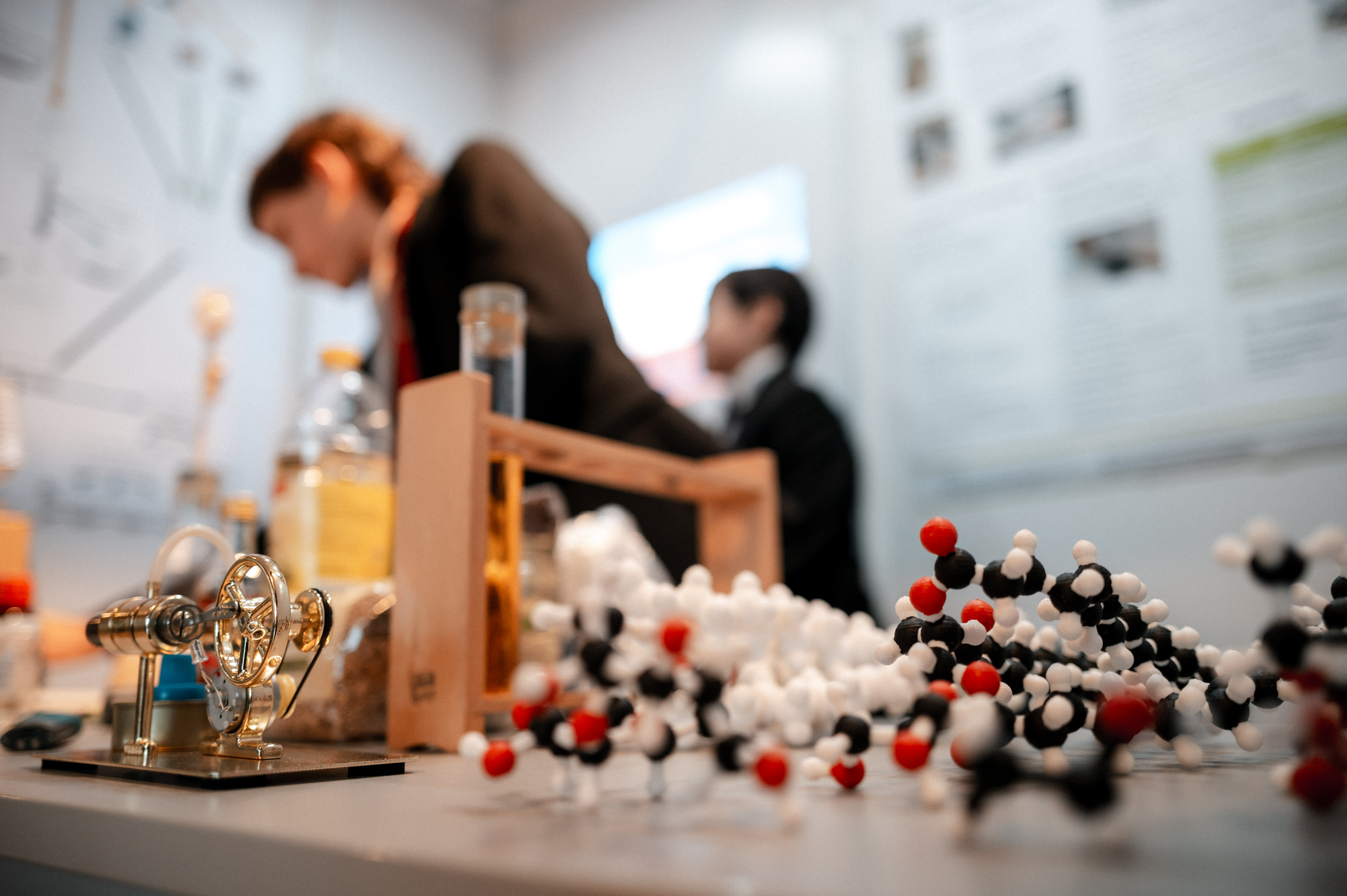 Modell von Molekülen bei der Ausstellung der Jugend Forscht Junior