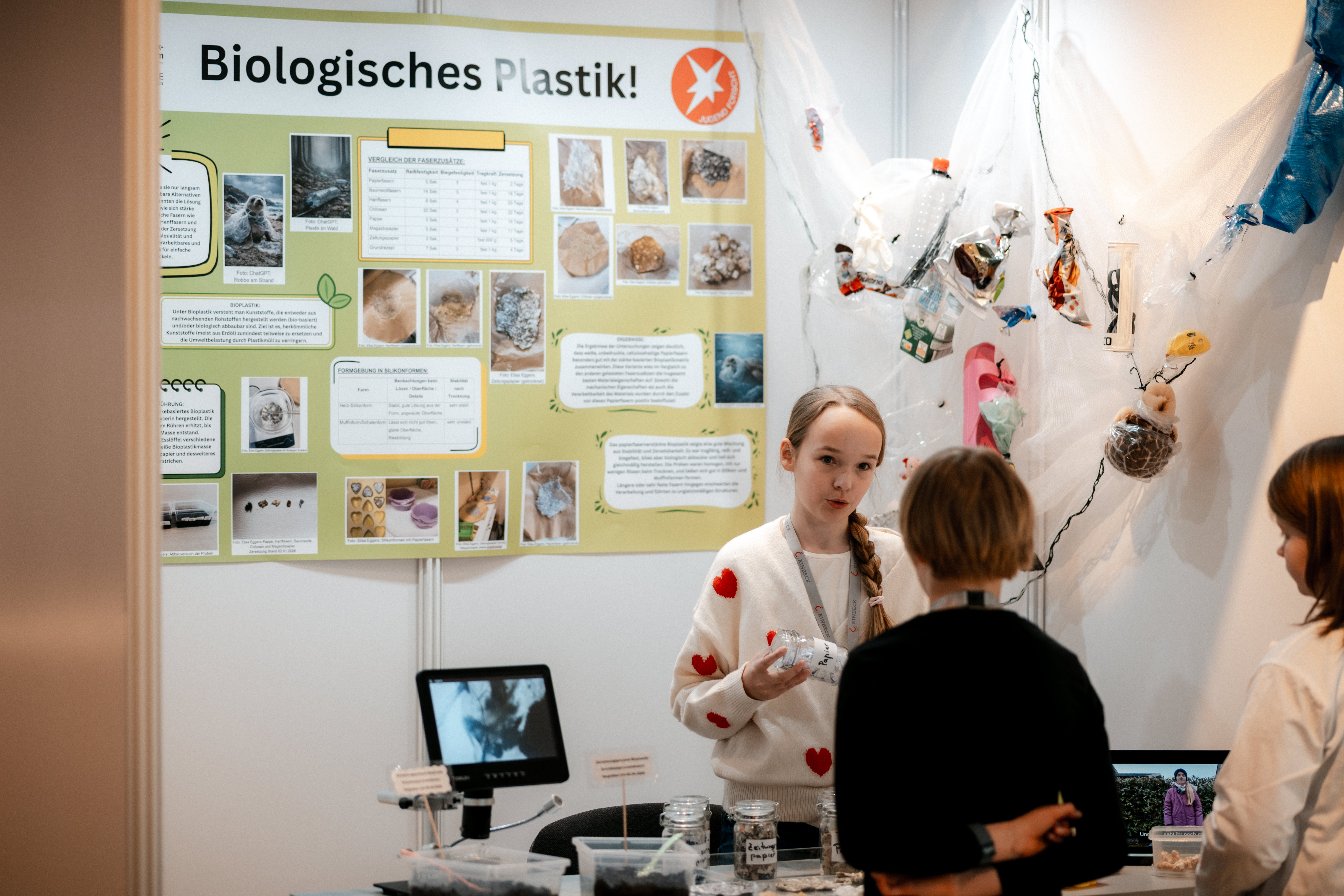 Jugendliche stellen ihre Projekte vor