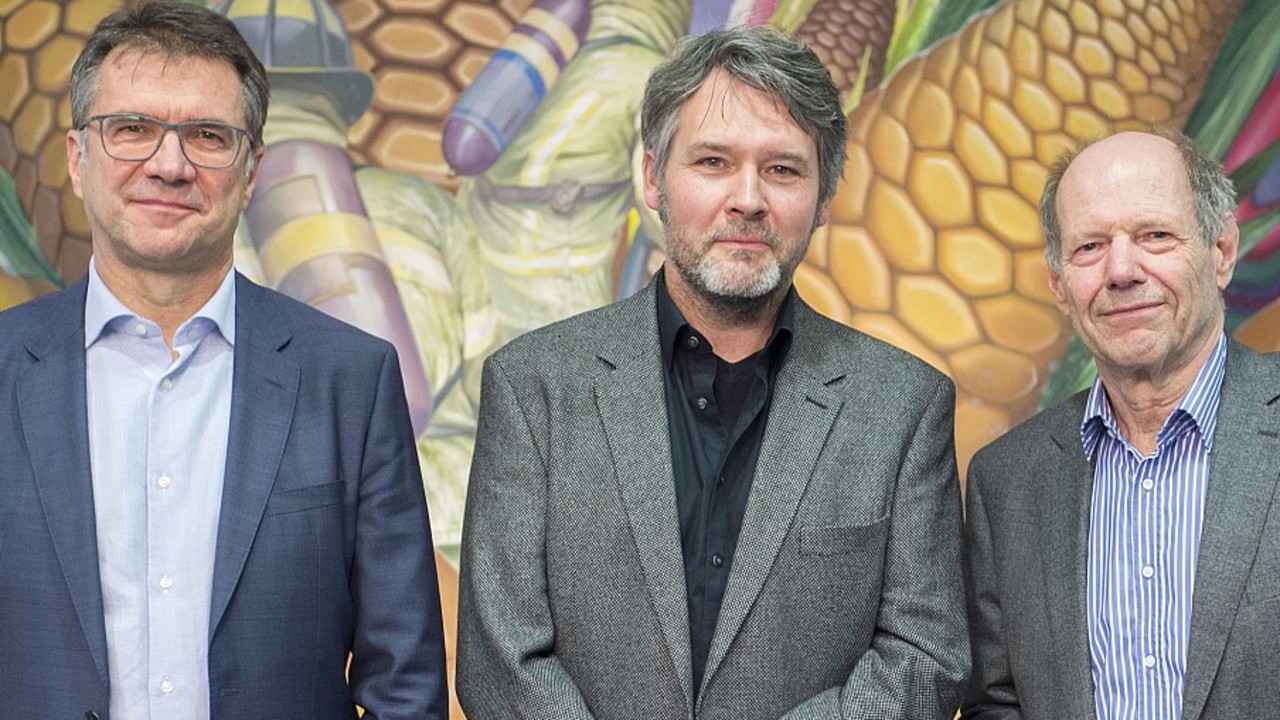 KWS Vorstandsmitglied Peter Hofmann, Künstler Christian Hahn und Kunsthistoriker Michael Stoeber bei der Eröffnung der Ausstellung „Creating Nature“ (von links).