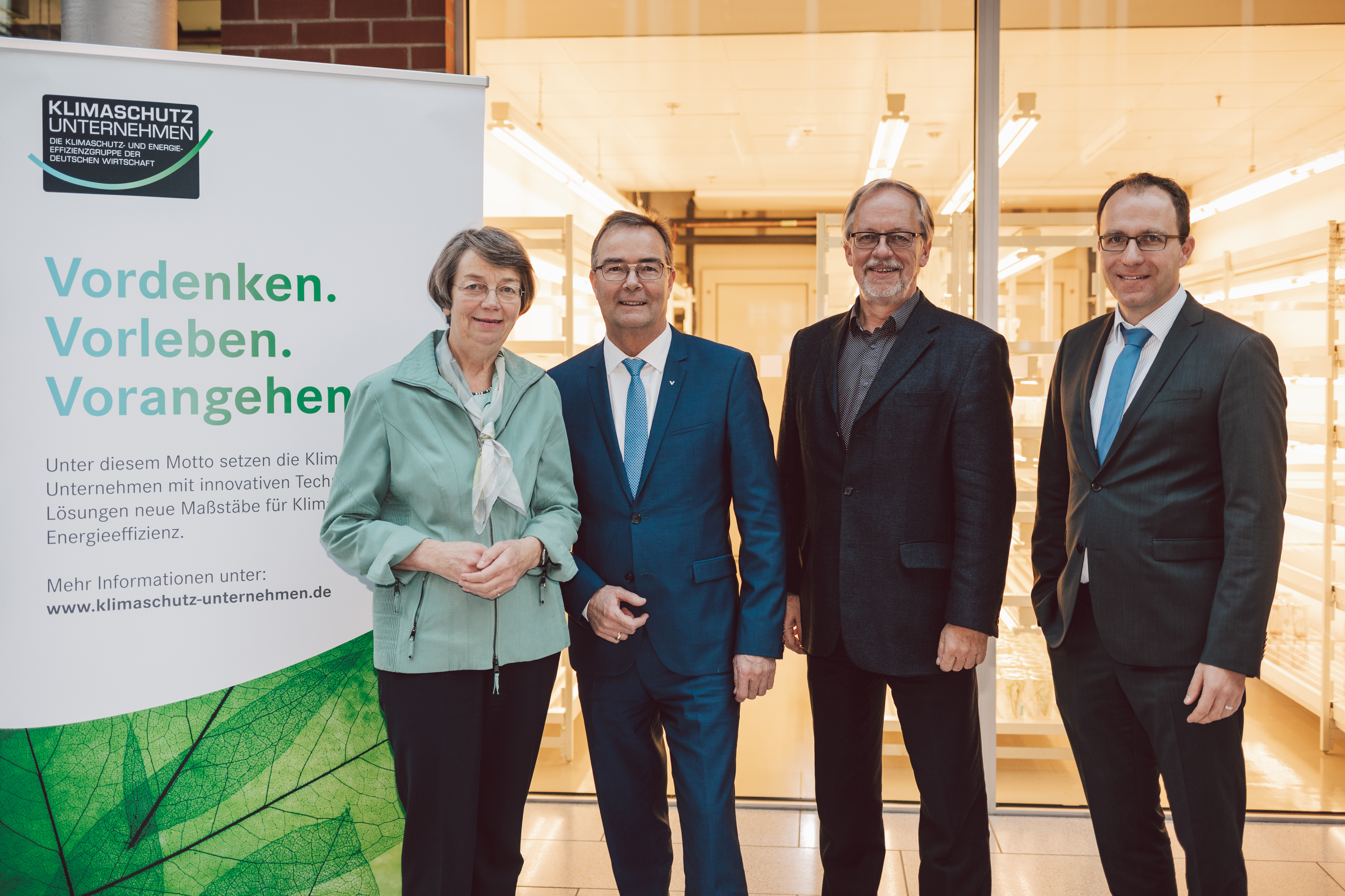 The previous Executive Board (from left to right) Dr. Jutta Zeddies (KWS), Jörg Schmidt (Viessmann Werke), Jan Eschke (Worlée-Chemie) and the Managing Director of the Climate Protection Company Association Wolfgang Saam.