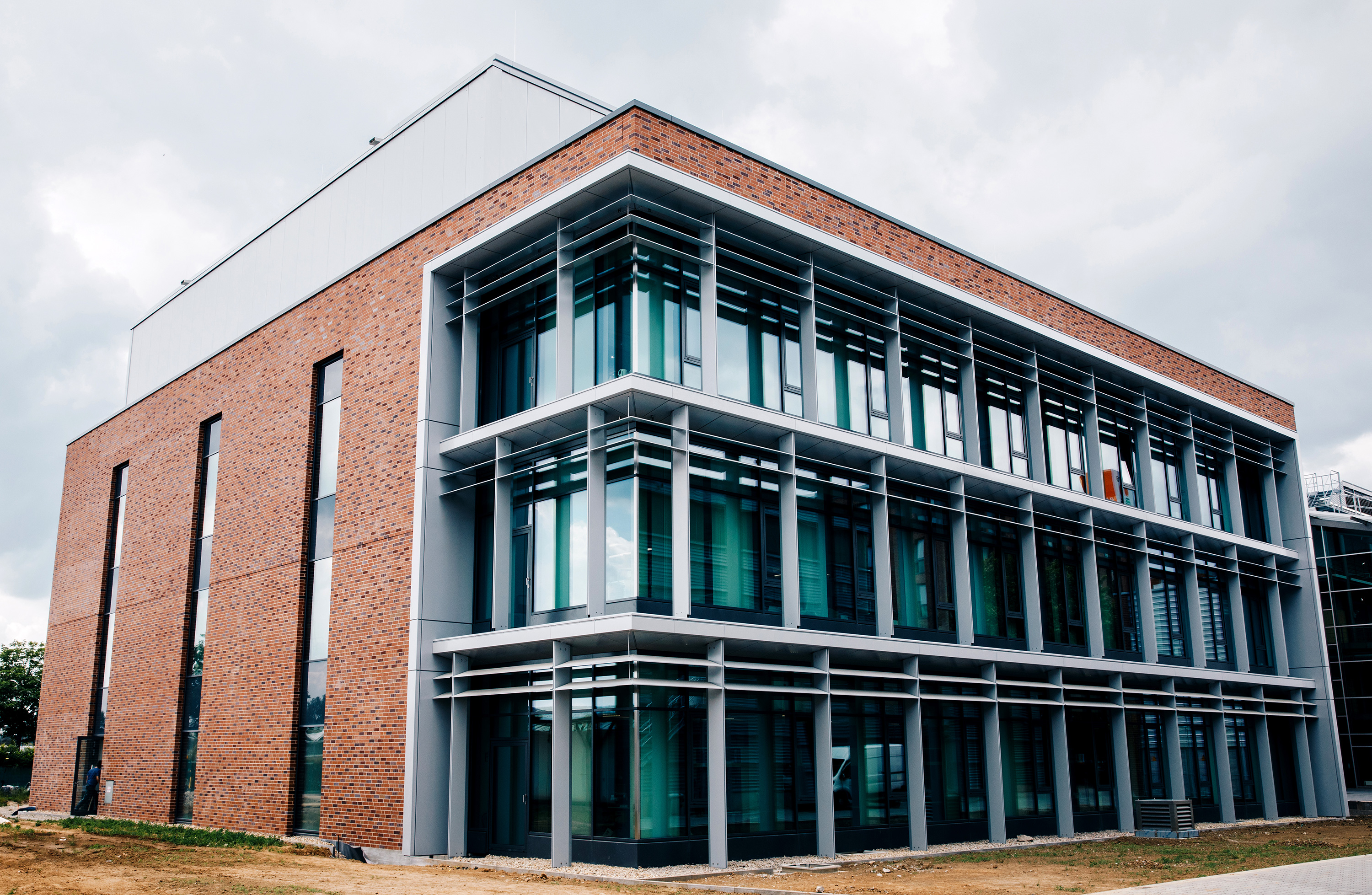 KWS weiht neues Forschungsgebäude ein