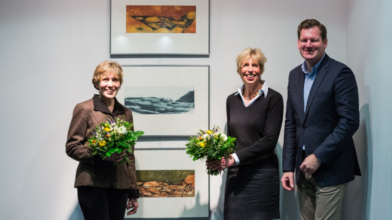 Künstlerin Claudia Binder, Ulrike Gaycken von puncta Konzepte & Kommunikation und KWS Vorstandsmitglied Hagen Duenbostel (von links)