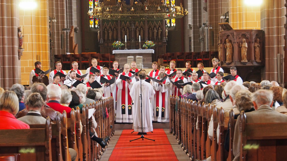 Der „Reformation 500 Seminary Alumni Choir“ beim Konzert in der Münsterkirche St. Alexandri in Einbeck