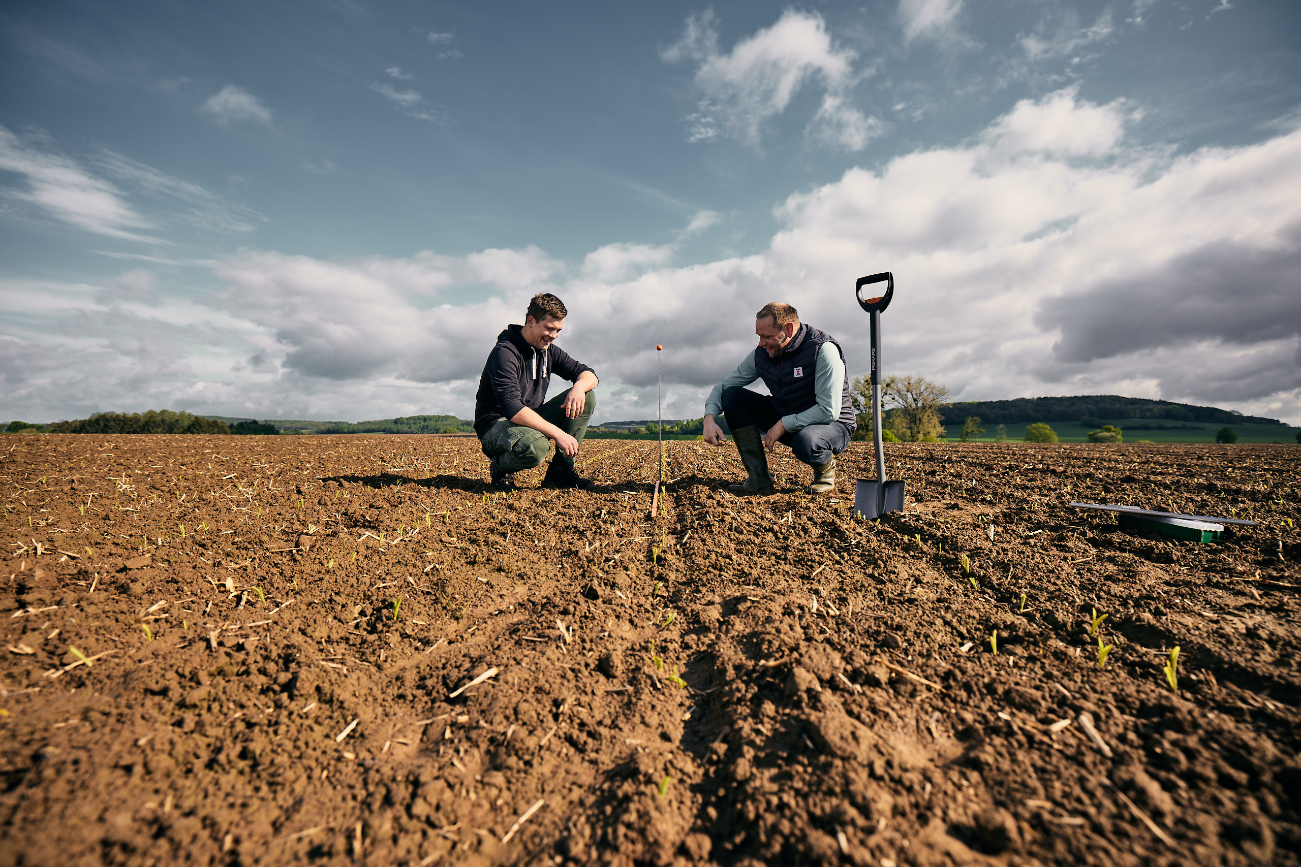 farmer_and_consultant_in_the_field_001.jpg