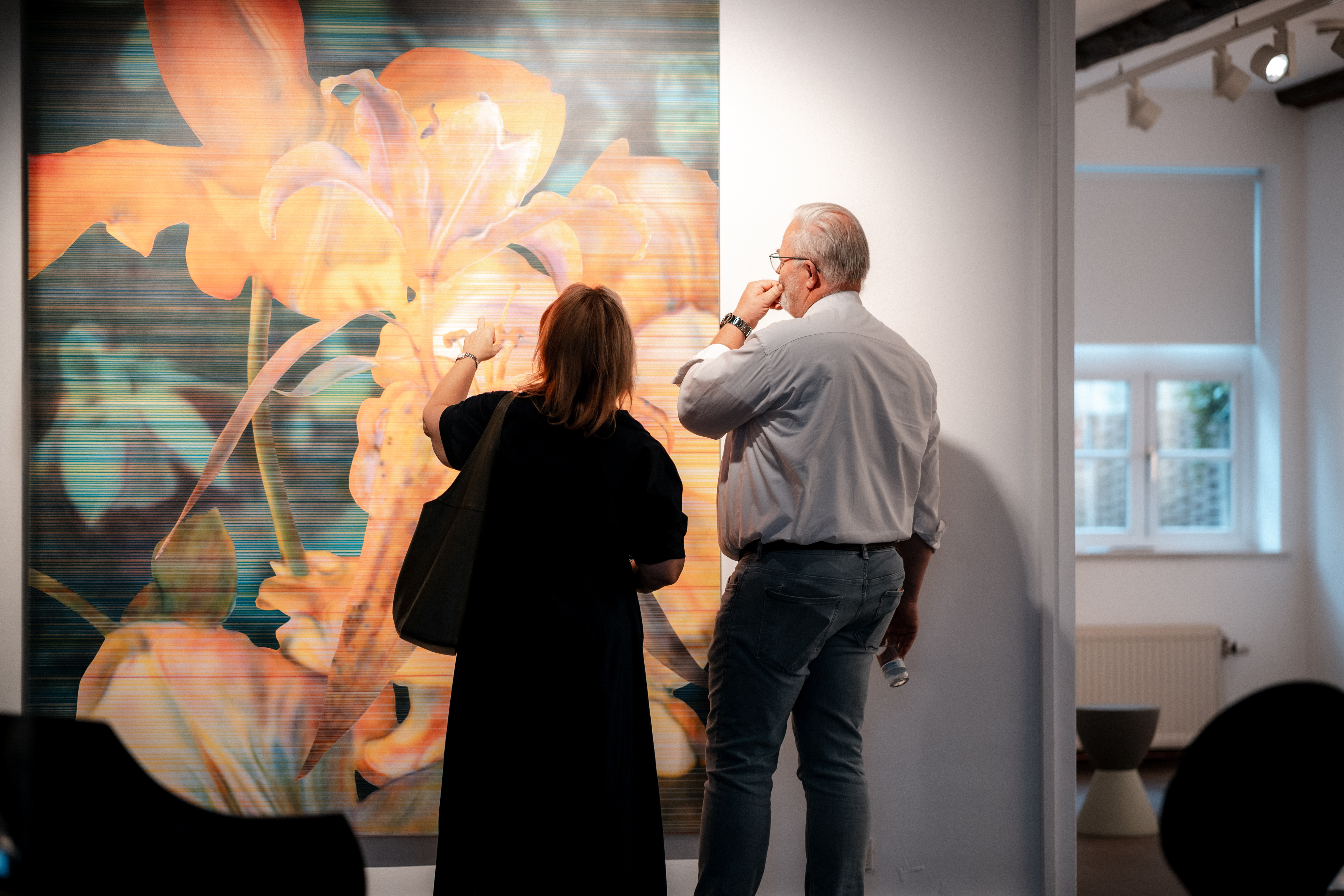 Visitors in front of a work of art